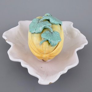 A German Schrezheim melon-shaped faience tureen on stand, 18th C. — 照片 1
