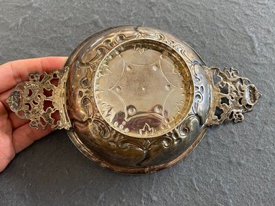 A German silver porringer, Augsburg, 17/18th C. — photo 4