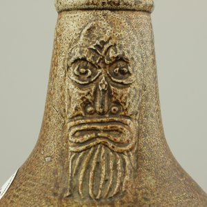 A German stoneware bellarmine jug, 17th C. — 照片 8