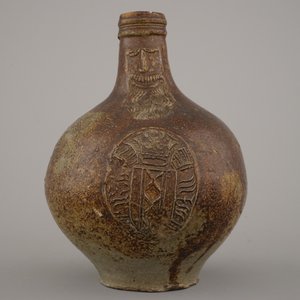 A German stoneware bellarmine jug, 17th C. — 照片 5