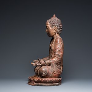 A gilded and lacquered wood sculpture of a praying ascetic, probably Thailand, 18th C. — photo 2