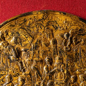 A gilded bronze 'Apollo on mount Parnassus' plaque and a bronze mortar, Flanders, 16th C. — 照片 2