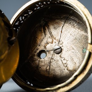 A gilded silver 'repeater' pocket watch, Robert & Peter Higgs, no. 1466, London, 17/18th C. — photo 10