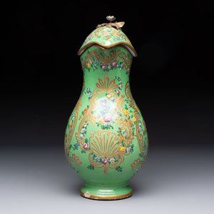 A gilt and enamelled green-ground Asurelik ewer and stand for the Ottoman market, 19th C. — 照片 7