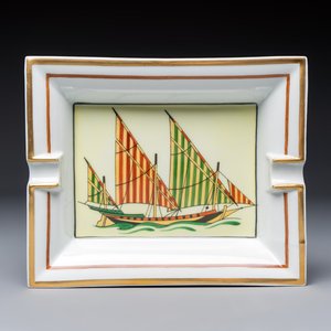 A gilt and polychrome-decorated porcelain 'Yacht' ashtray, Hermès, 20th C. — photo 1