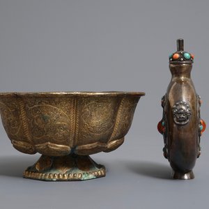 A gilt brass bowl and an inlaid silver flask, Tibet, 19/20th C. — 照片 5