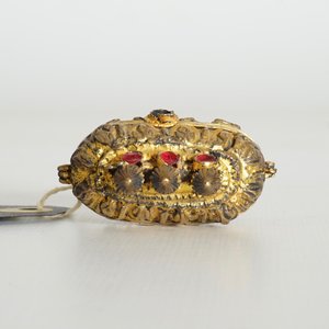 A gilt bronze amulet box with coloured glass inlay, India, 18th C. — 照片 11