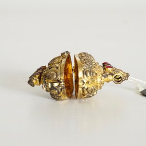 A gilt bronze amulet box with coloured glass inlay, India, 18th C. — 照片 6