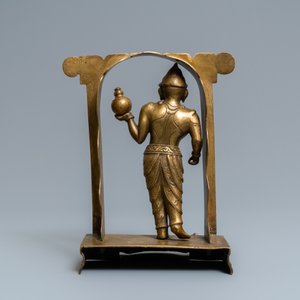 A gilt bronze figure of a temple guardian, Nepal, 19th C. — photo 4