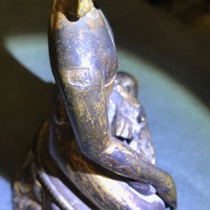 A gilt bronze figure of Buddha Shakyamuni, Tibet, 14/15th C. — 照片 20