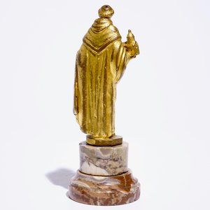 A gilt bronze model of a saint on a later marble base, 17th C. — 照片 4