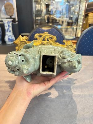 * A gilt-bronze-mounted celadon-glazed group of three figures riding an elephant, probably Samson, Paris, 19th C. — photo 6