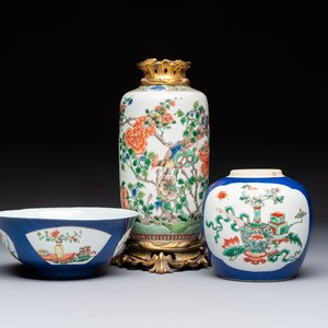 A gilt-bronze-mounted Chinese famille verte vase, a powder-blue-ground bowl and a jar, 19th C. — 照片 1