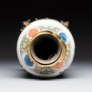 A gilt-bronze-mounted Chinese famille verte vase, a powder-blue-ground bowl and a jar, 19th C. — 照片 12