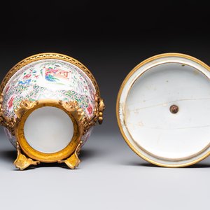 A gilt-bronze mounted famille rose-style covered bowl and two vases, one with cover, Samson, Paris, 19th C. — photo 13