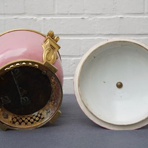 A gilt bronze-mounted monochrome pink bowl and cover, Samson, Paris, 19th C. — photo 13
