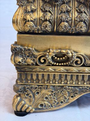 A gilt-bronze 'Oriental Beauty Reclining on a Lion Skin' mantel clock, France, first quarter 19th C. — photo 12