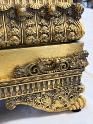 A gilt-bronze 'Oriental Beauty Reclining on a Lion Skin' mantel clock, France, first quarter 19th C. — photo 15