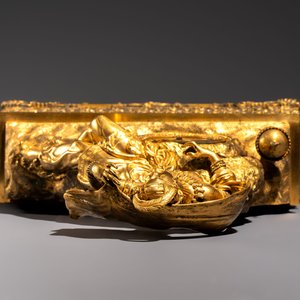 A gilt-bronze 'Oriental Beauty Reclining on a Lion Skin' mantel clock, France, first quarter 19th C. — photo 6