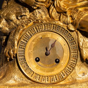 A gilt-bronze 'Oriental Beauty Reclining on a Lion Skin' mantel clock, France, first quarter 19th C. — photo 8