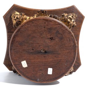 A gilt carved oak capital, 18th C. — photo 7