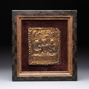A gilt-copper 'Resurrection' plaque with a banner inscribed 'Ecce Agnus Dei', probably Germany, 15/16th C. — 照片 1