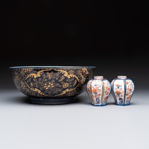 A gilt-decorated powder-blue-ground punch bowl and a pair of Imari-style jars, Samson, Paris, 19th C. — photo 1