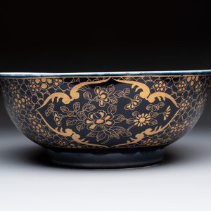 A gilt-decorated powder-blue-ground punch bowl and a pair of Imari-style jars, Samson, Paris, 19th C. — photo 5