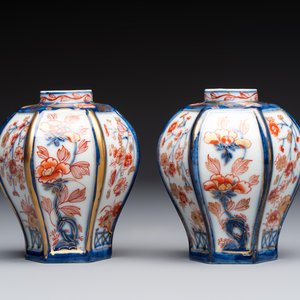 A gilt-decorated powder-blue-ground punch bowl and a pair of Imari-style jars, Samson, Paris, 19th C. — photo 8