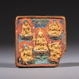 A gilt polychrome stucco votive plaque, Tsha Tsha, Tibet, 18/19th C. — foto 2