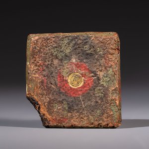 A gilt polychrome stucco votive plaque, Tsha Tsha, Tibet, 18/19th C. — foto 3