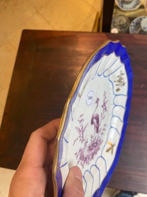 A gilt puce-enamelled 'birds' plate with a blue-enamelled border, Tournai, 18th C. — photo 5