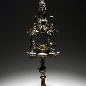 A gilt silver monstrance with inlaid semi-precious stones, dated 1614 — photo 1