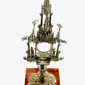 A gilt silver monstrance with inlaid semi-precious stones, dated 1614 — photo 7