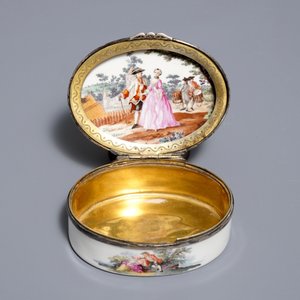 A gilt silver-mounted porcelain snuff box and cover, France or Germany, 18th C. — photo 8