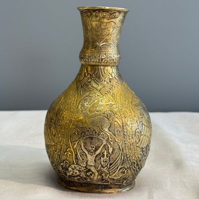 A gilt-silver repoussé vase — photo 1