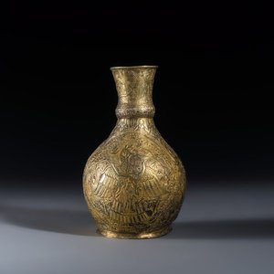 A gilt-silver repoussé vase — photo 4