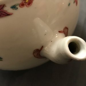 A globular Chinese famille rose teapot and cover, Yongzheng — 照片 13