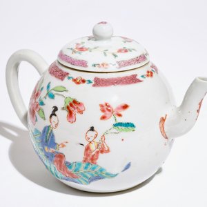 A globular Chinese famille rose teapot and cover, Yongzheng — 照片 7