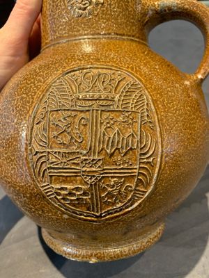 A globular stoneware jug with three coat of arms medallions, Germany, 16th C. — photo 11