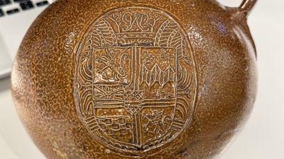 A globular stoneware jug with three coat of arms medallions, Germany, 16th C. — photo 18