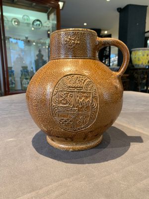 A globular stoneware jug with three coat of arms medallions, Germany, 16th C. — photo 3