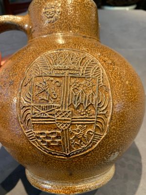 A globular stoneware jug with three coat of arms medallions, Germany, 16th C. — photo 7