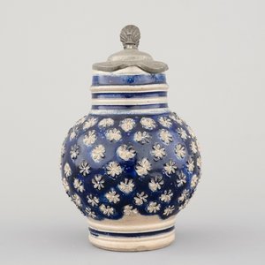 A globular Westerwald stoneware jug, 17th C. — photo 5