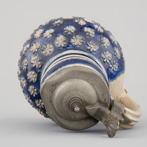 A globular Westerwald stoneware jug, 17th C. — photo 7