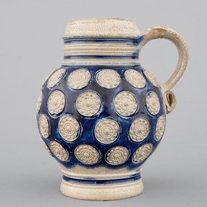 A globular Westerwald stoneware jug, 17th C. — photo 2