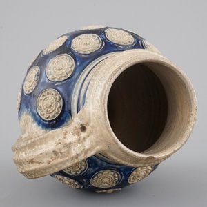 A globular Westerwald stoneware jug, 17th C. — photo 6