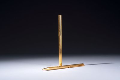 A gold-plated twist ballpoint pen and a fountain pen with an 18kt gold nib, S.T. Dupont Paris, France, 20th C. — photo 4