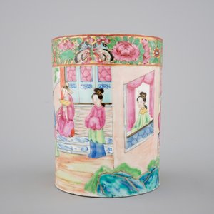 A good Chinese Canton famille rose porcelain brush pot, 19th C. — photo 3