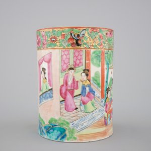 A good Chinese Canton famille rose porcelain brush pot, 19th C. — photo 4